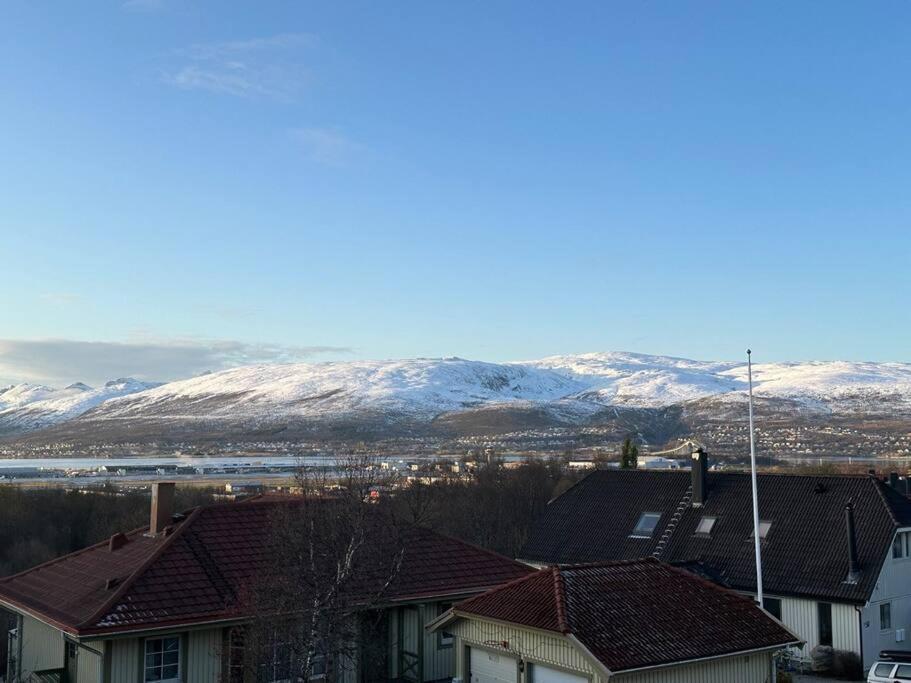 Leilighet I Rolig Gate Med Utsikt Og Gratis Parkering Tromsø Exterior foto