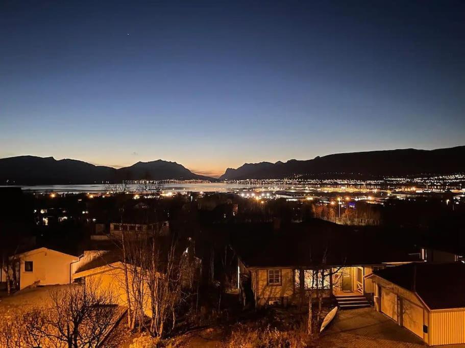 Leilighet I Rolig Gate Med Utsikt Og Gratis Parkering Tromsø Exterior foto