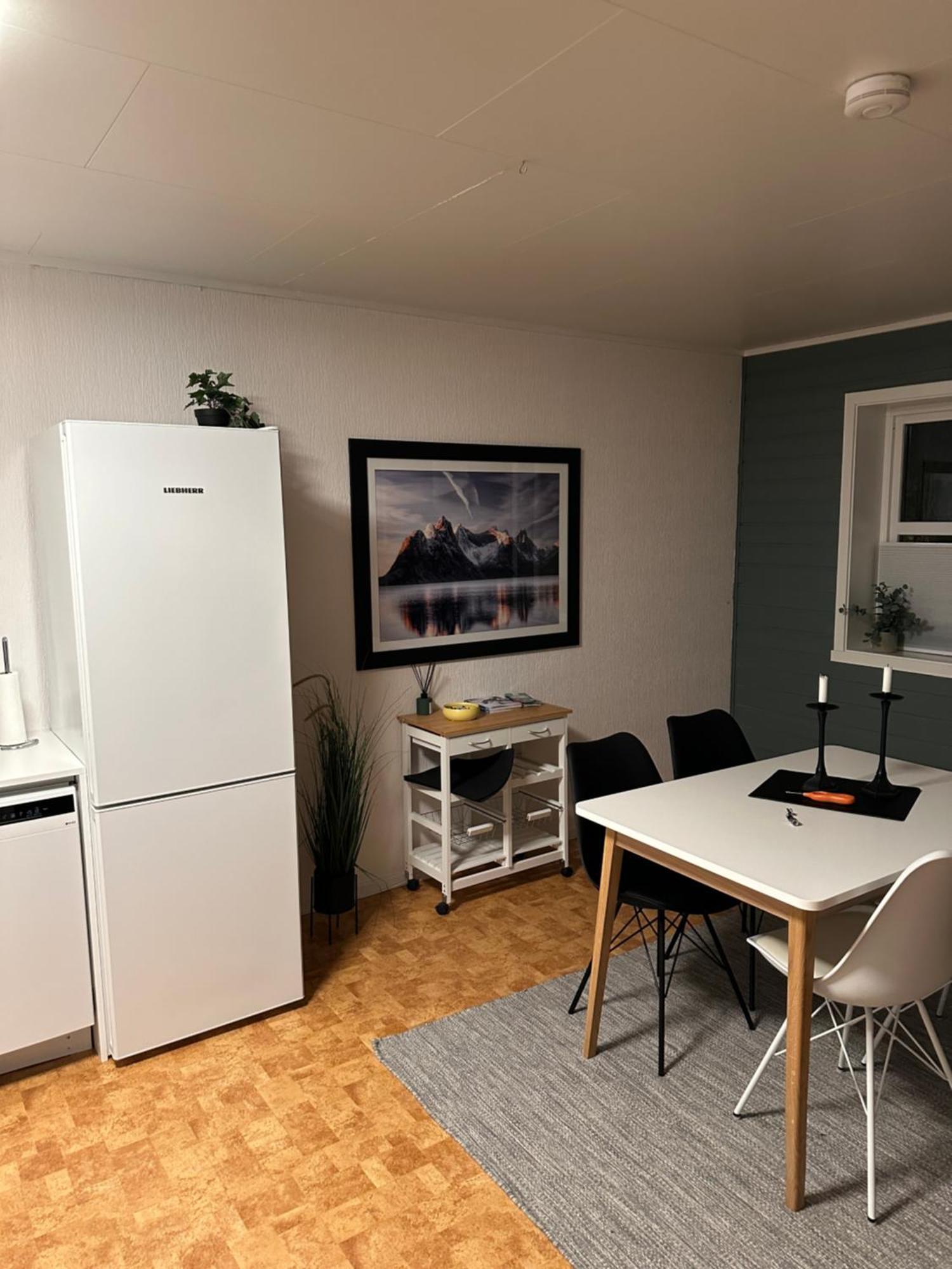 Leilighet I Rolig Gate Med Utsikt Og Gratis Parkering Tromsø Exterior foto